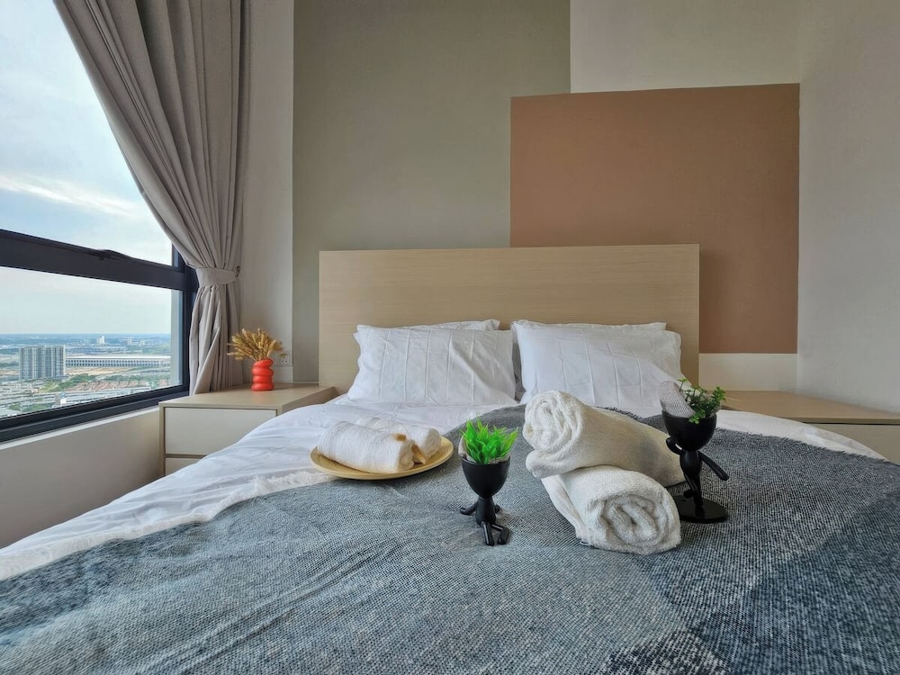 Trefoil @ Setia City Condotel