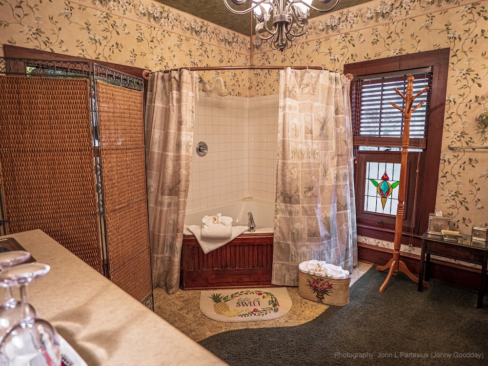 Cliff Cottage Inn - Victorian B&B and Boutique Hotel