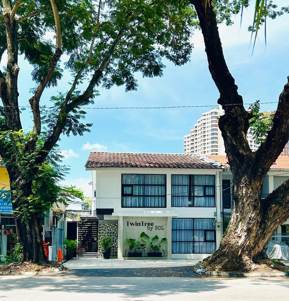 TwinTrees Kelawai