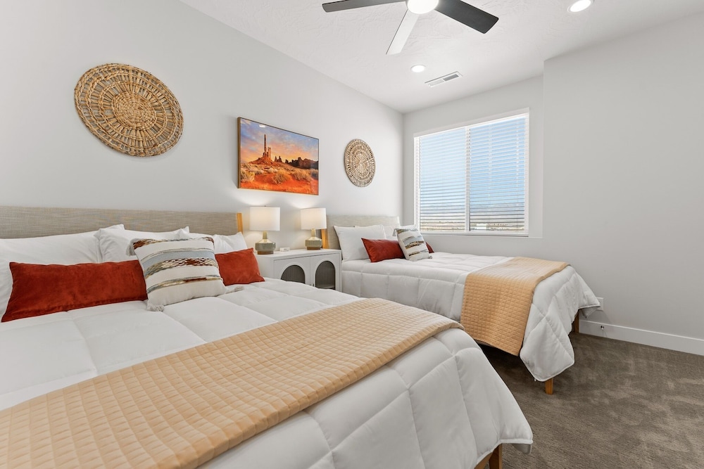 Red Desert Oasis 5 Bedroom Home