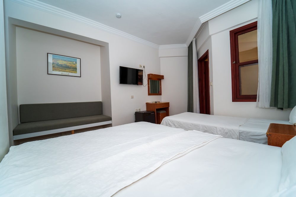 Belcehan Beach Hotel - Image 12