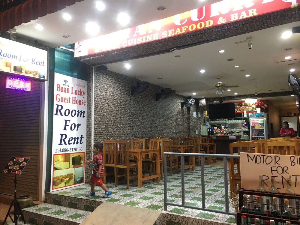 OYO 423 Baan Lucky Guesthouse