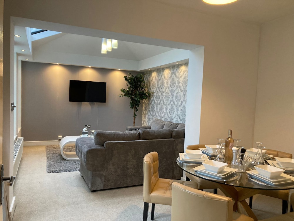 Host Stay Hunters Wood Court