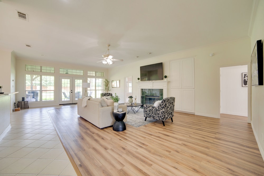 Game Room & Bar: Secluded Getaway in Farmersville