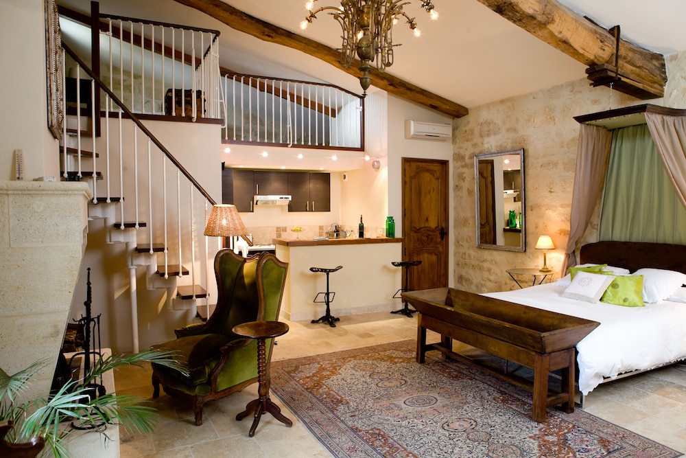 Château Latour Segur Suites & Spa
