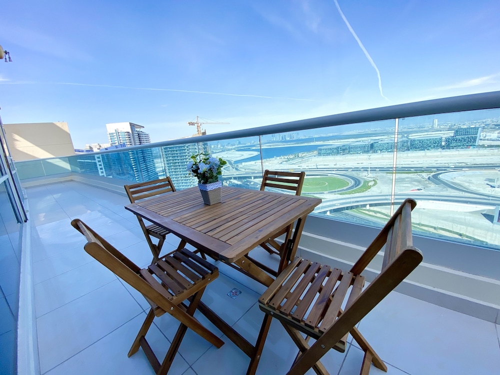  Luxe Apt with Panoramic Views and Terrace