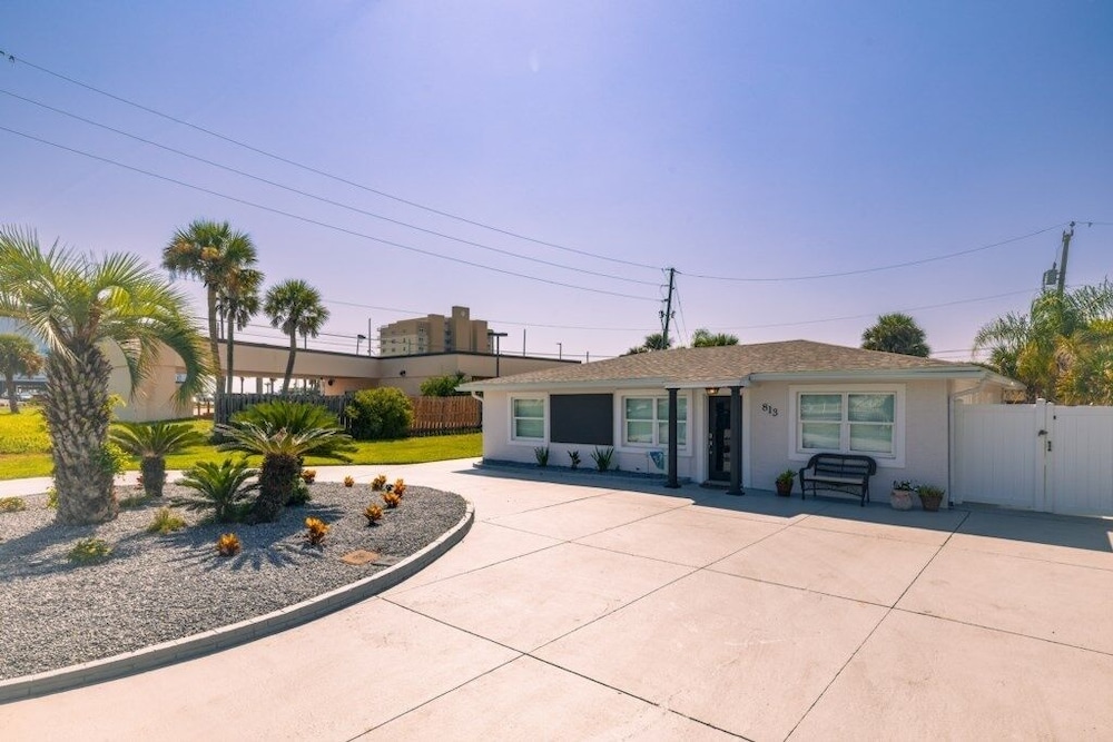 813 E 6th Ave 3 Bedroom Home by RedAwning view 3