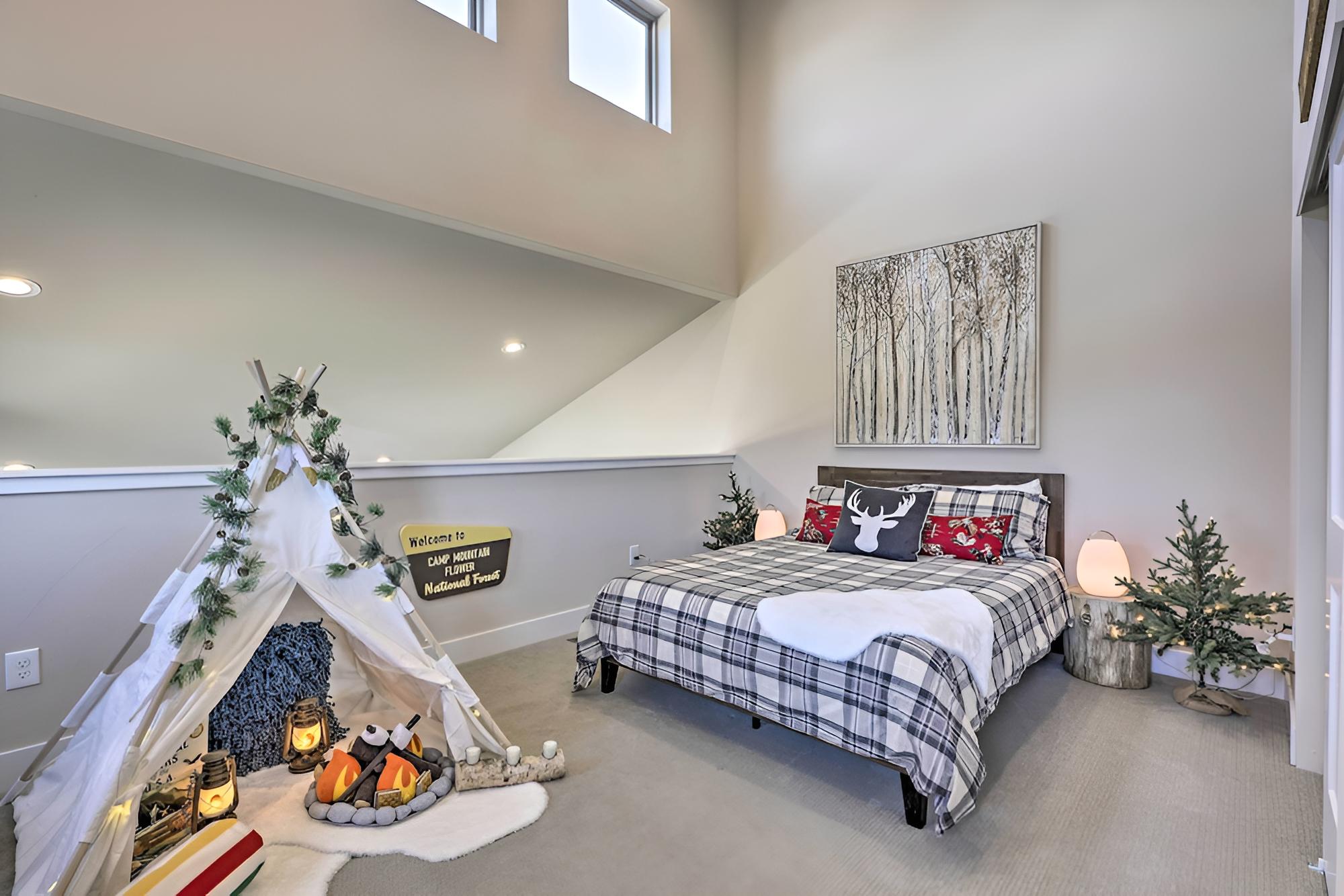Winter Park Home: Free Ski Shuttle On-site! view 5