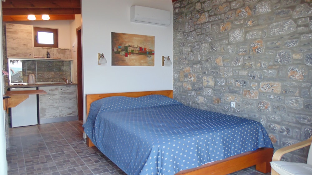 Paraktio Beach Apartments view 3