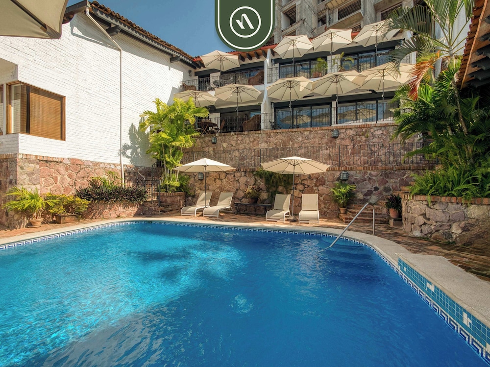 1 BR Mountain Retreat - 5 min to Beach - Pool