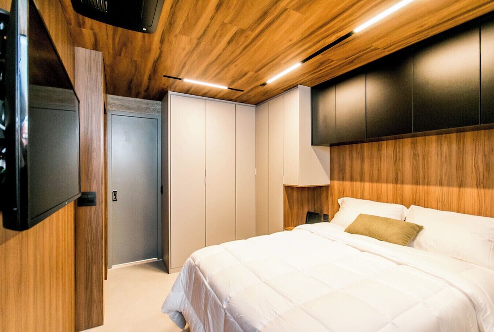 Apartamento Climatizado com Garagem em Alphaville