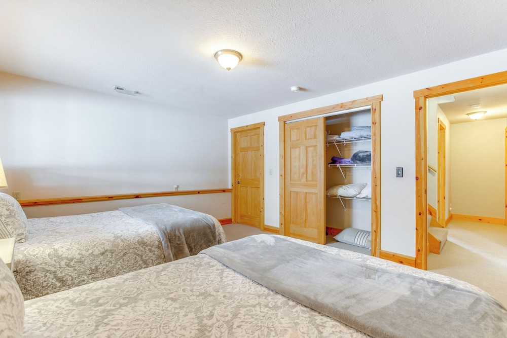 6 Mi to Winter Park Resort: Spacious Family Cabin
