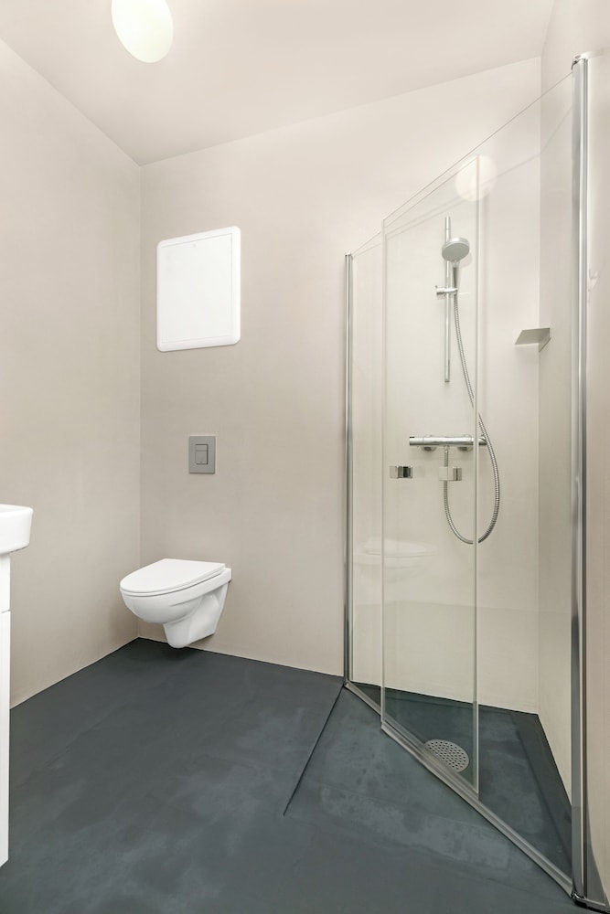 Central Guest House - Private Bathroom