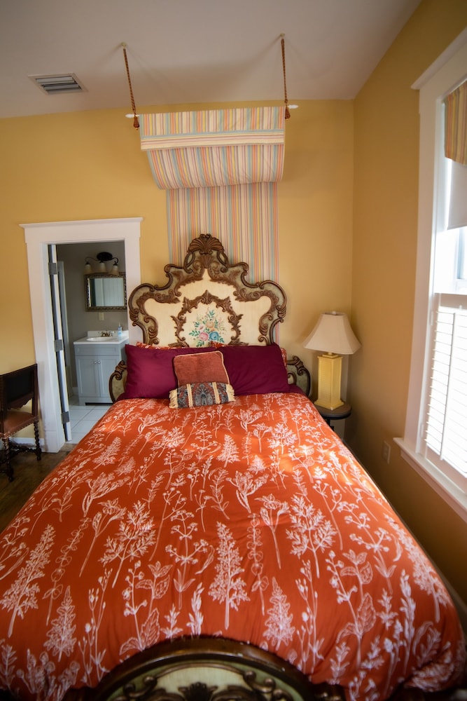 Oak Tree Hotel