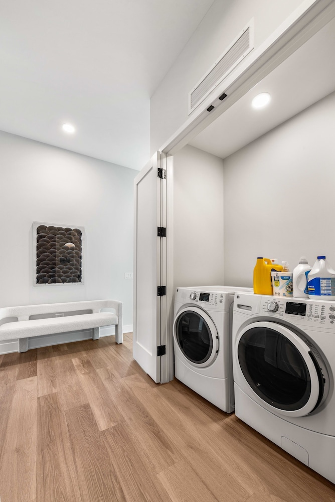 Group Escape 2 Luxury 3BR Penthouses