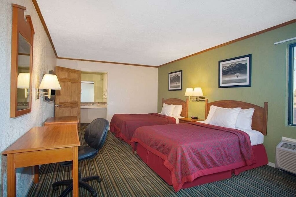 Economy Hotel Wichita- Florence St. view 2