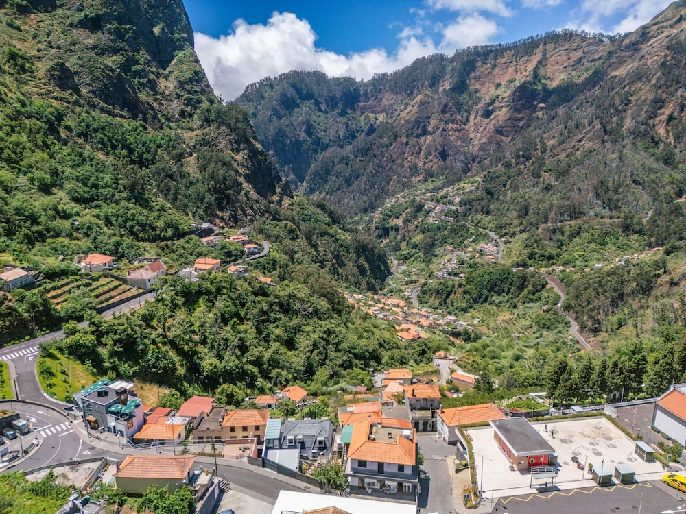 Cora o da Madeira - Quebrada by Madeira Sun Trave