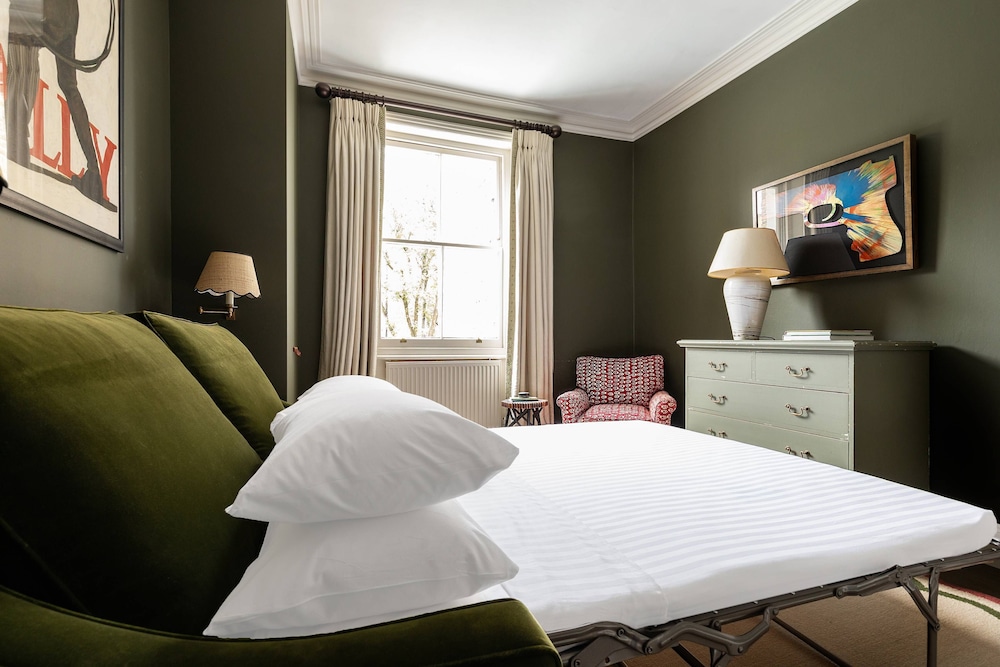 Chesilton Road by Onefinestay