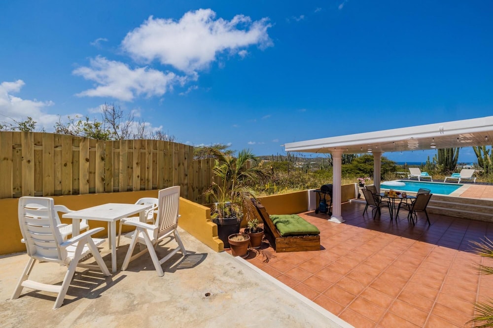 3BR Filled by Nature w Private Pool Ocean View