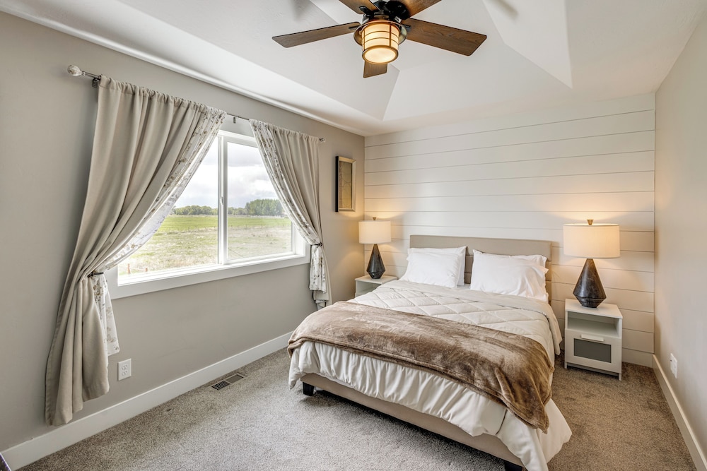 4 Mi to Snake River: Family Home w/ Yard in Rigby