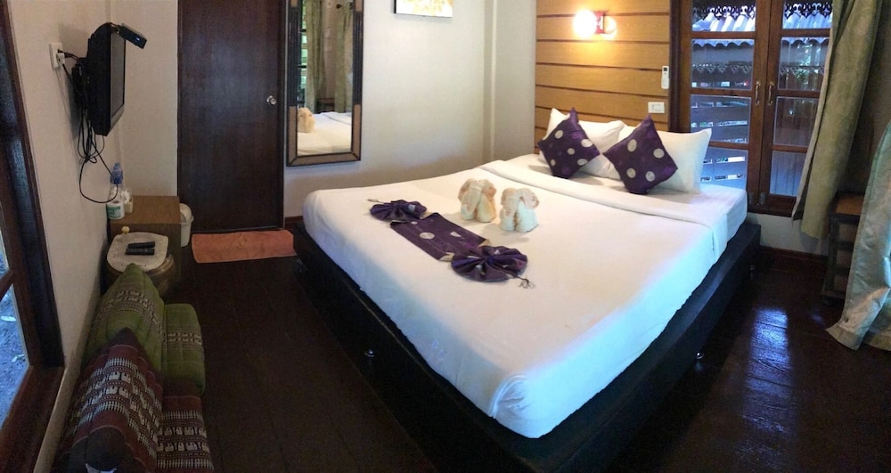 Lipe Sunset Forest Resort