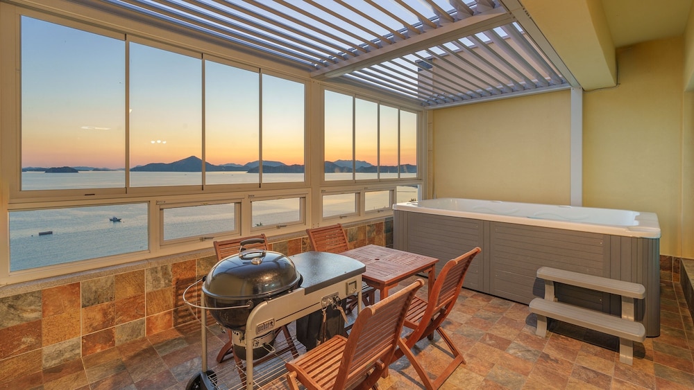 Yeosu Stay Raonpine Spa Pension