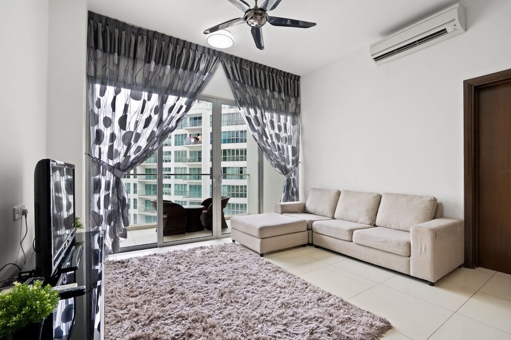 NaiBnB @ Regalia Residence