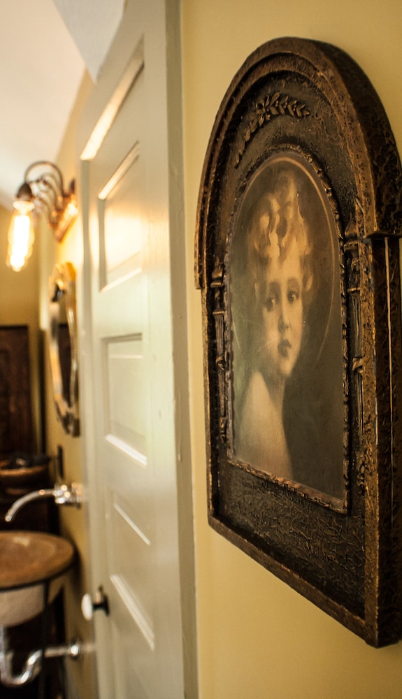 Judson Heath Colonial Inn