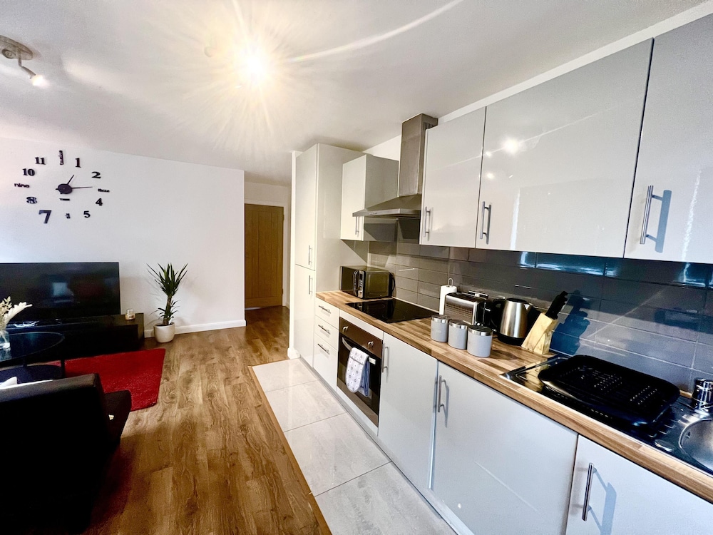 Captivating 2-bed Apartment in Bedford view 5