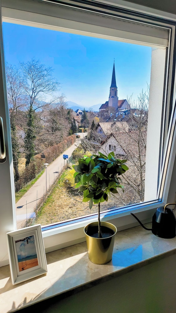 DG Rechts 40m 2-Zimmer Wohnung