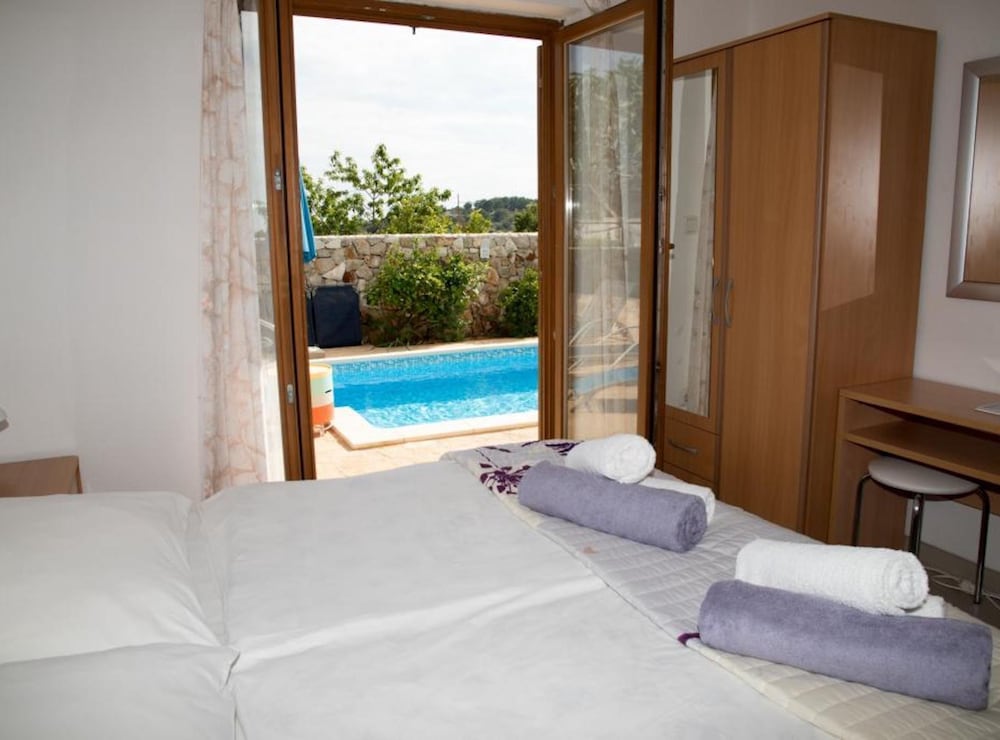 Spacious and Tranquil Apartments With Shared Pool