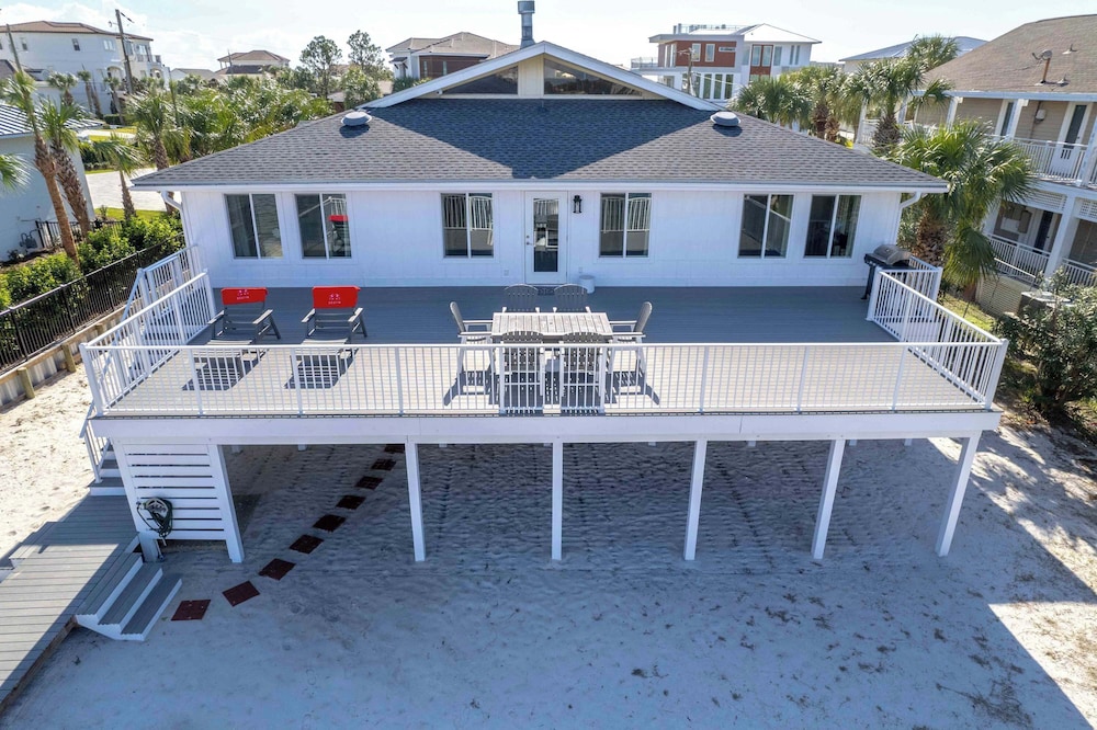 Harbor Seahorse - Outdoor Deck & Boat Dock