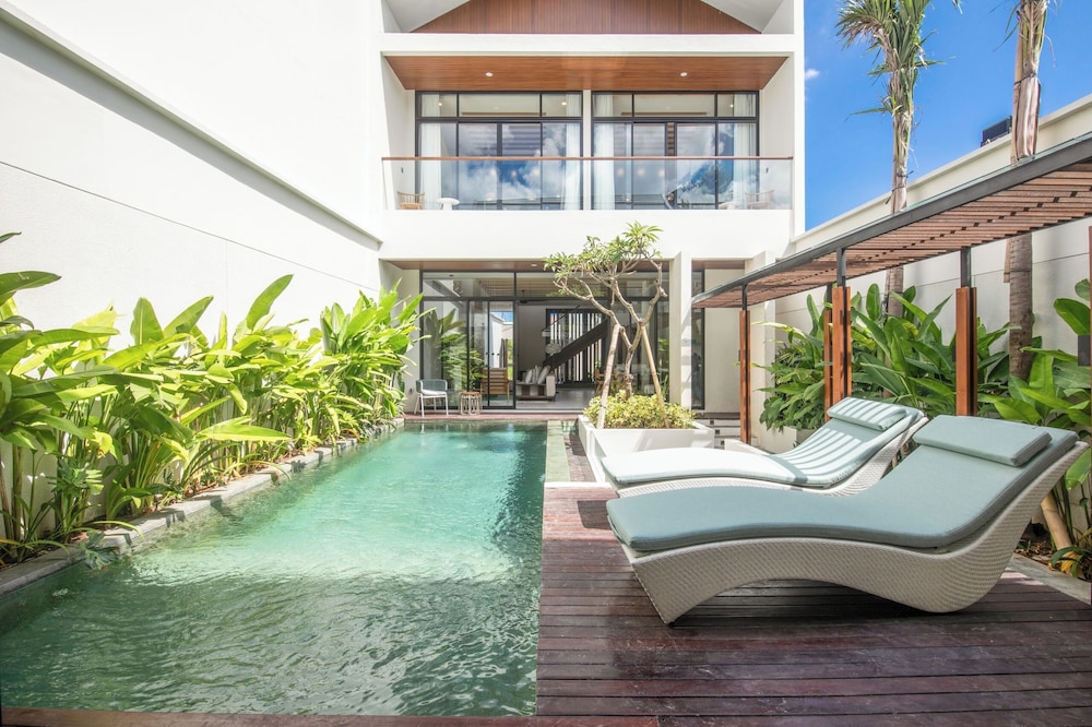 Elegant 3BR Escape Canggu AC 5min Shore