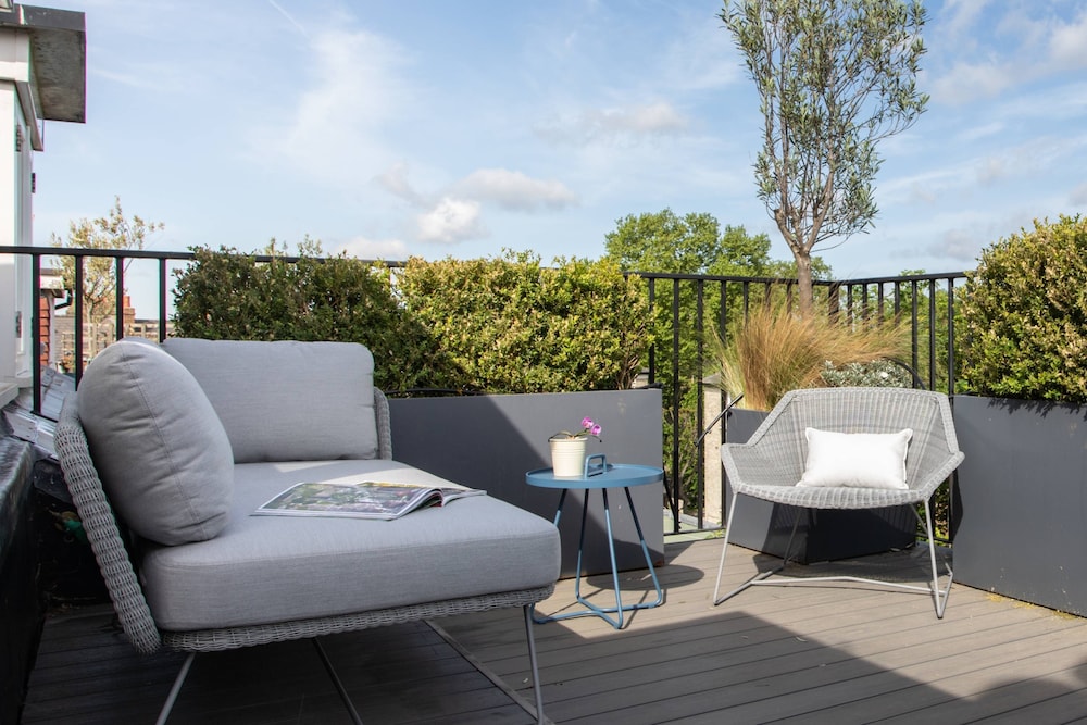 Bassett Road XII by Onefinestay