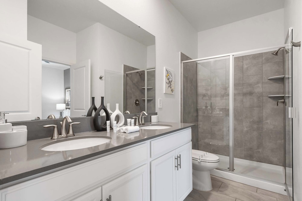 Luxury 10-bedroom Villa in Champions Gate Resort