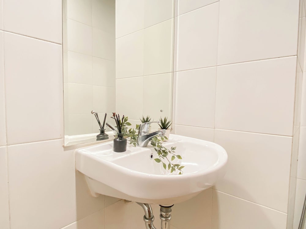 Trendy 1Br At Apartment Vittoria Residence