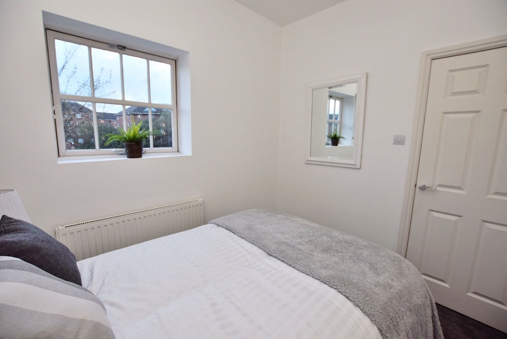 Derby 2 Bed House - University & City