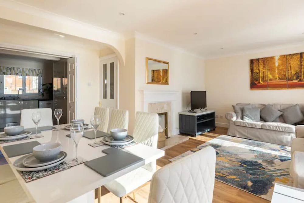 Abingdon House - 4 BR on the Marina