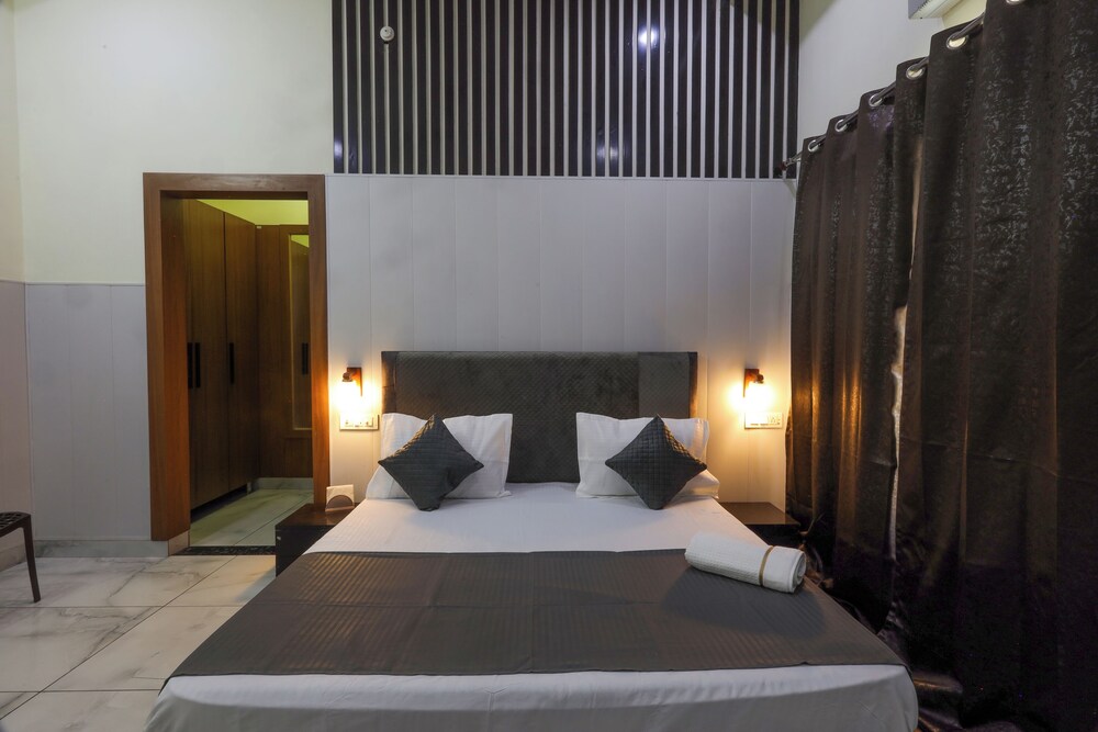 Sapphire Hotel & Banquet