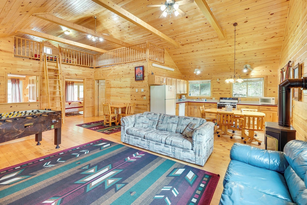 Wraparound Deck & Grill: Deadwood Cabin view 5