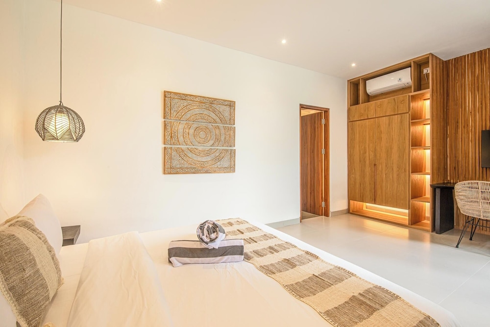Elegant 6BR Canggu Retreat Just 400m to the Ocean
