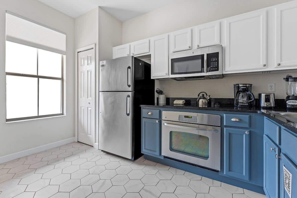 Pet Friendly 4 BR With Hot Tub