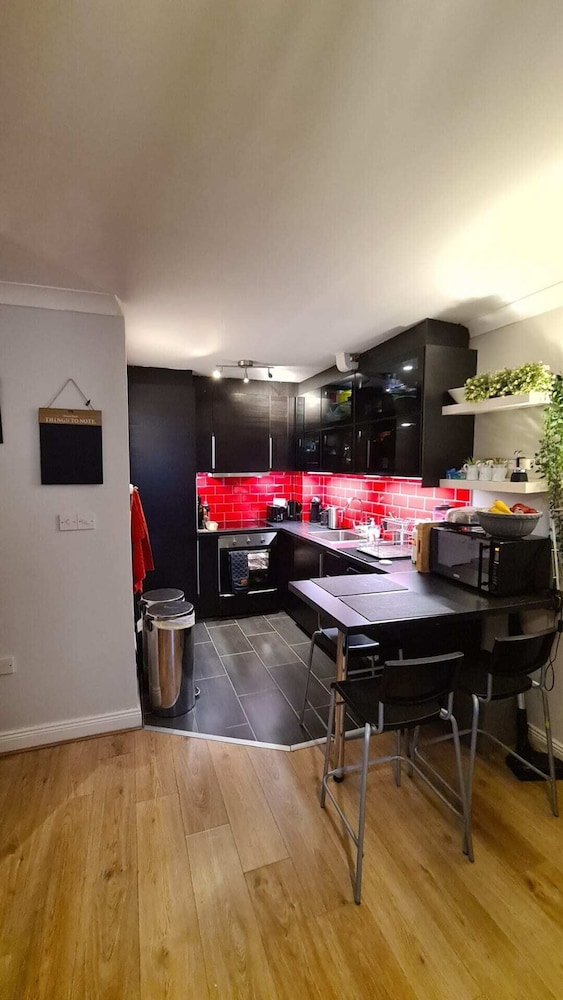 Inviting 2BD Flat 15 Mins From Heart of Dublin!