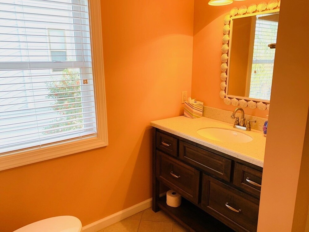 Glenmar 4 Bedroom Home by RedAwning view 4