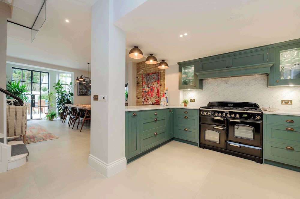 Gorgeous 3 bed House in Sloane Square With Garden