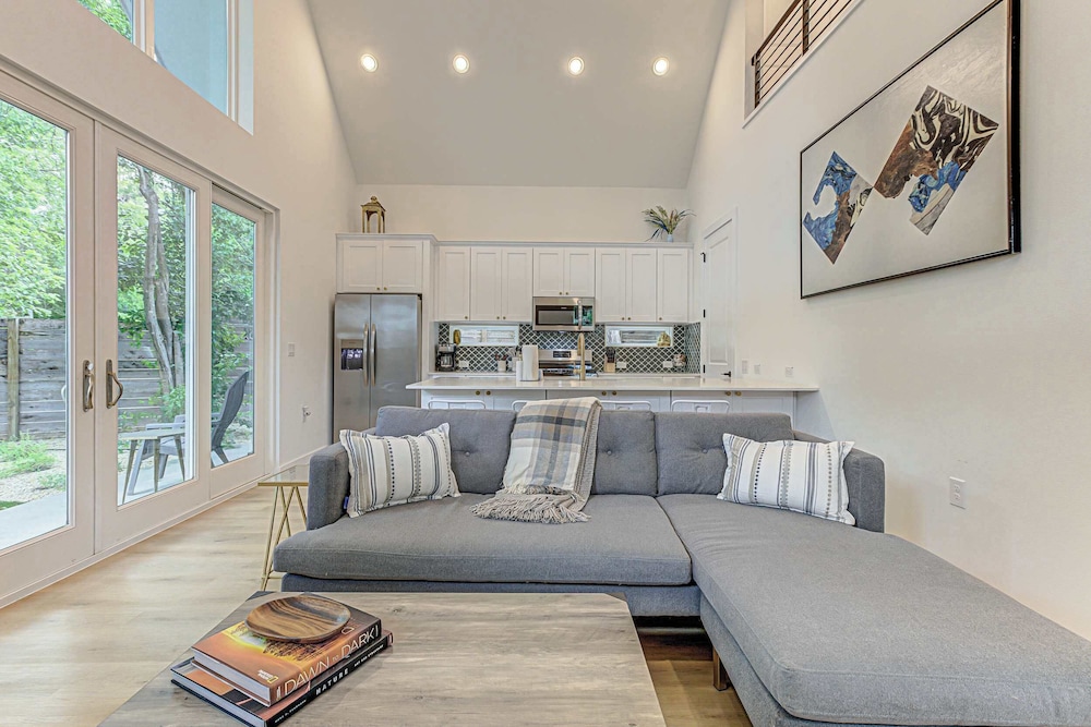 Pet Friendly Quiet Neighborhood Near S. Lamar
