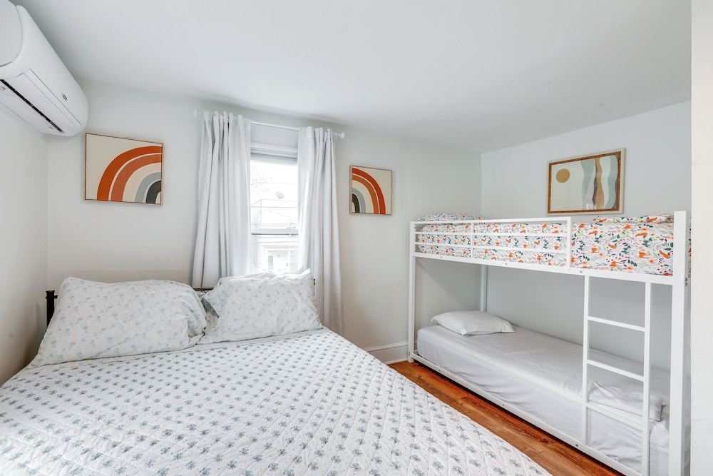 Walkable Dtwn Townhome Near Campus & Palmer Square