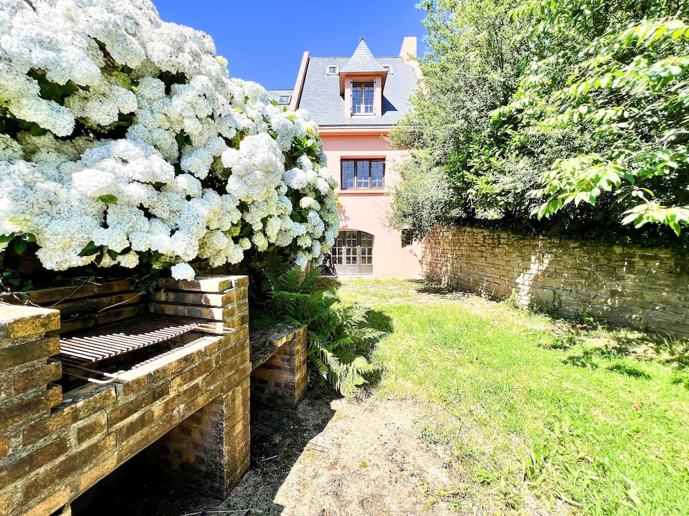Dreamy Holiday Home With Garden