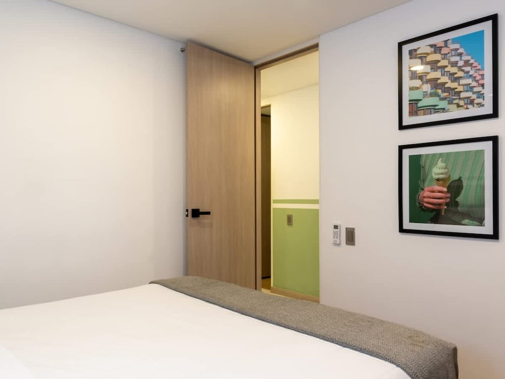 Cozy 3 BR w Balcony in Laureles Medell n