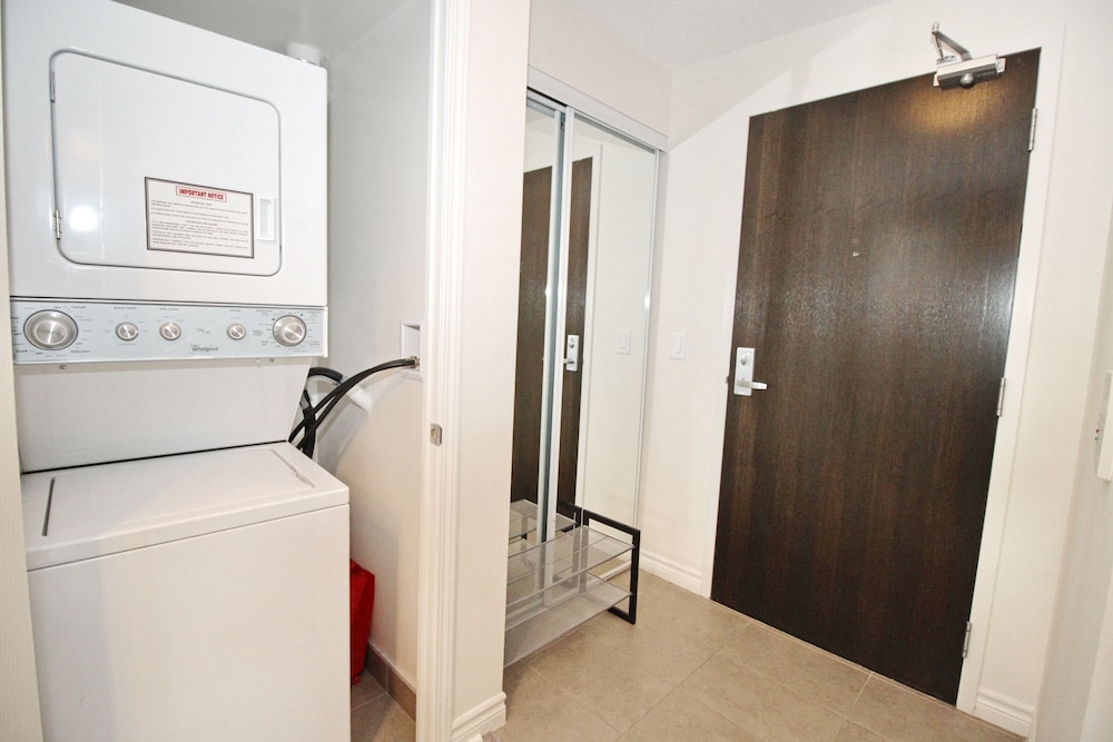 Executive 3BR next to Scotia Arena